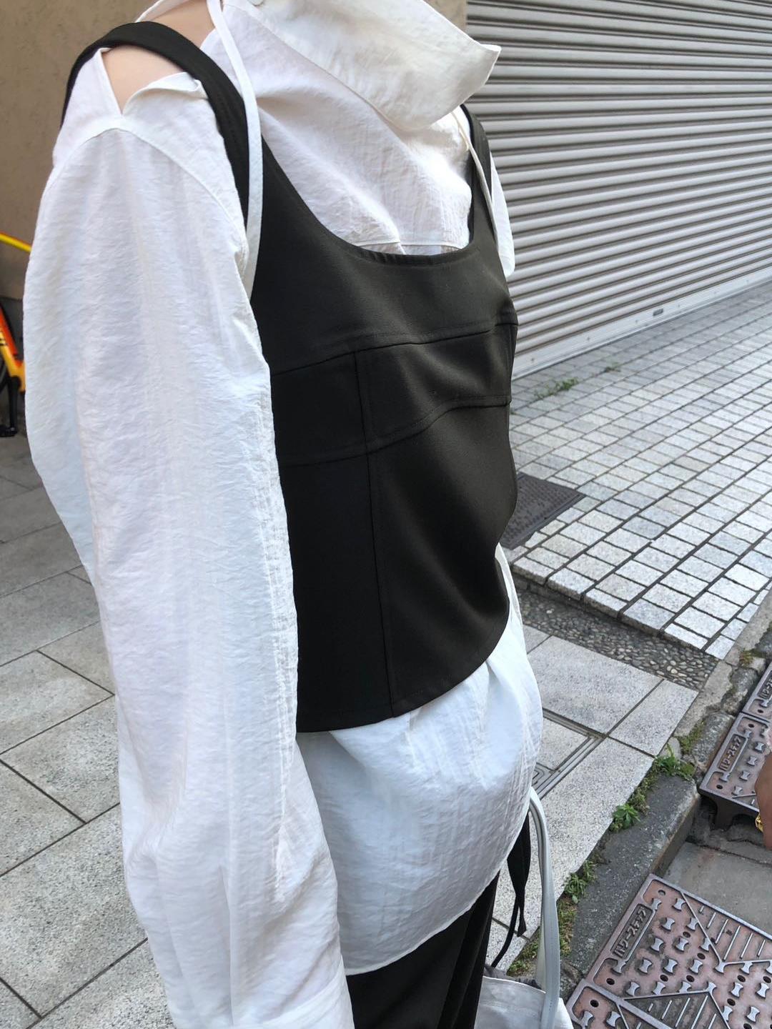 排扣短版西裝背心